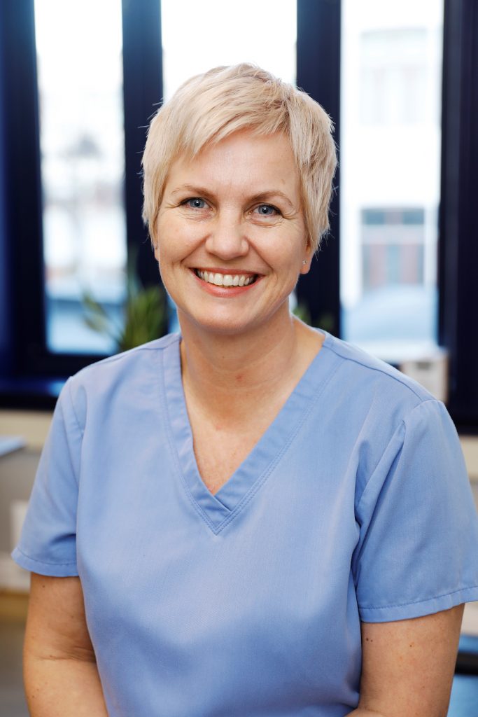 Elisabeth Pedersen D.C<br>Off. godkjent kiropraktor